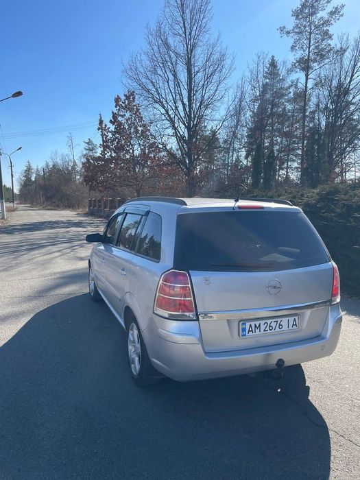 Продам Opel Zafira B 1.8 газ/бенз.