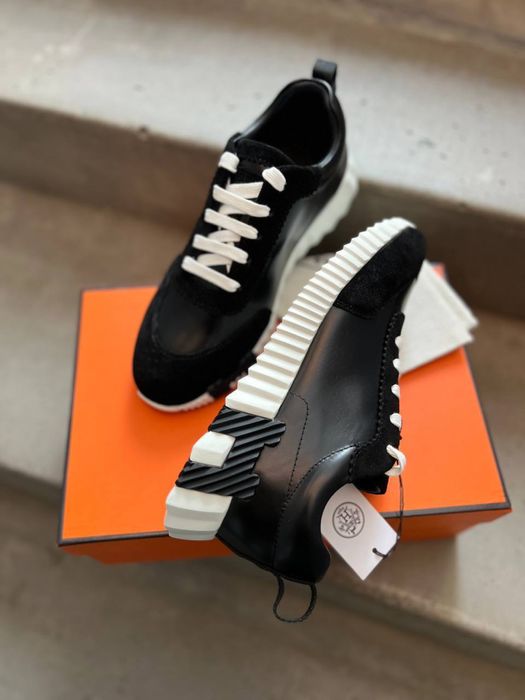 Жіночі брендові кросівки