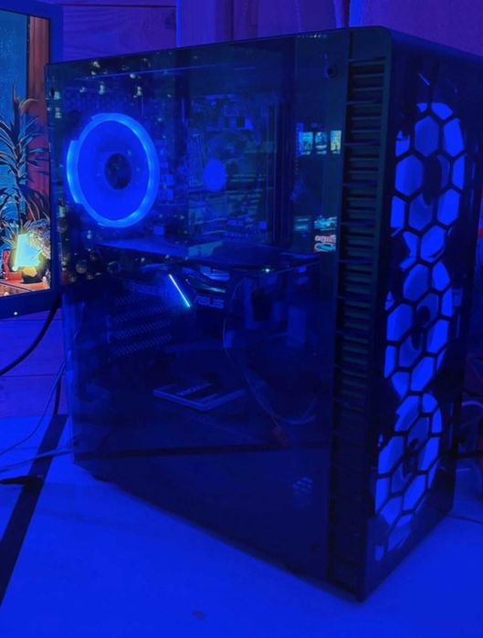 Kompter gamingowy + 2 monitoty [opis]