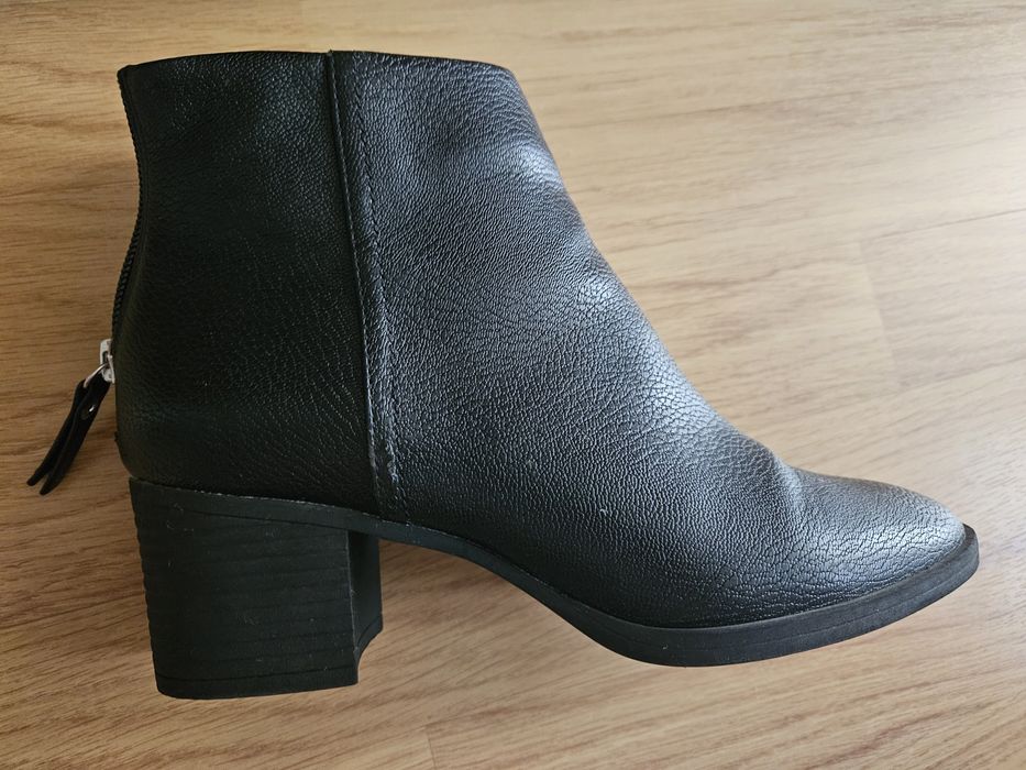 Czarne botki na obcasie 38