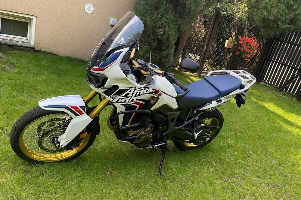 Honda Africa Twin 1000 manual - Przyjaciel na każdą trasę !