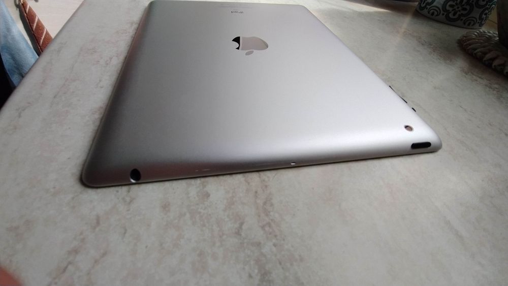 Планшет iPad  Apple