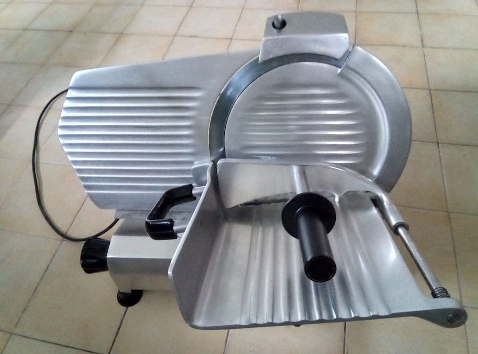 Fiambreira, curtadora carnes frias