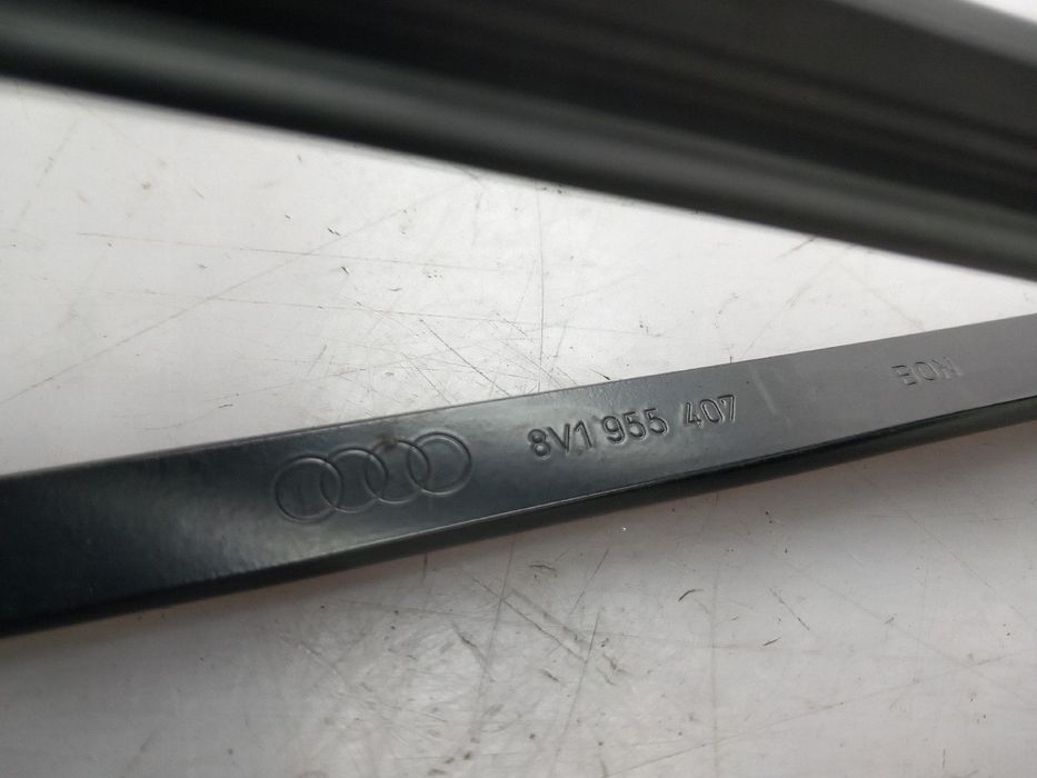 Haste / braço de escova limpa vidros frente esquerda AUDI A3 Sportback