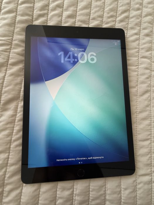 Apple iPad 9th Gen 64 GB у гарному стані