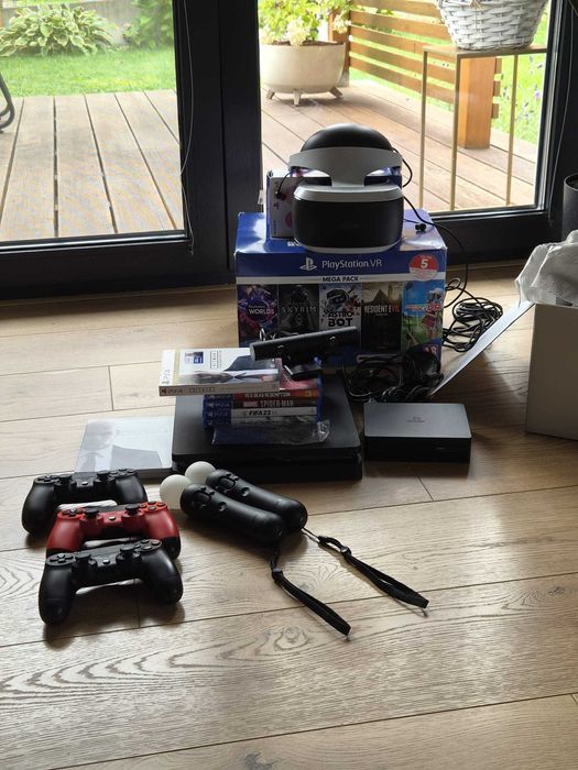PS4 Slim 1TB + PlayStation VR Mega Pack + 2x Move + 3 Pady + Gry (Hitman Steelbook, RDR2)