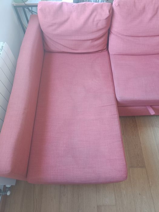 Sofá-cama vermelho Friheten (IKEA)