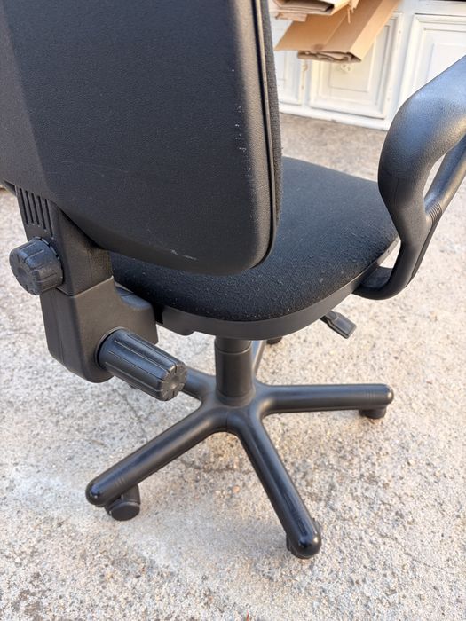 Cadeira de Escritório Ergonómica Preta com Rodas