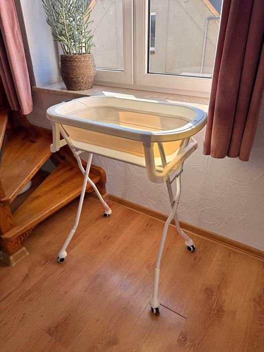 Sprzedam wanienkę niemowlęcą na stojaku