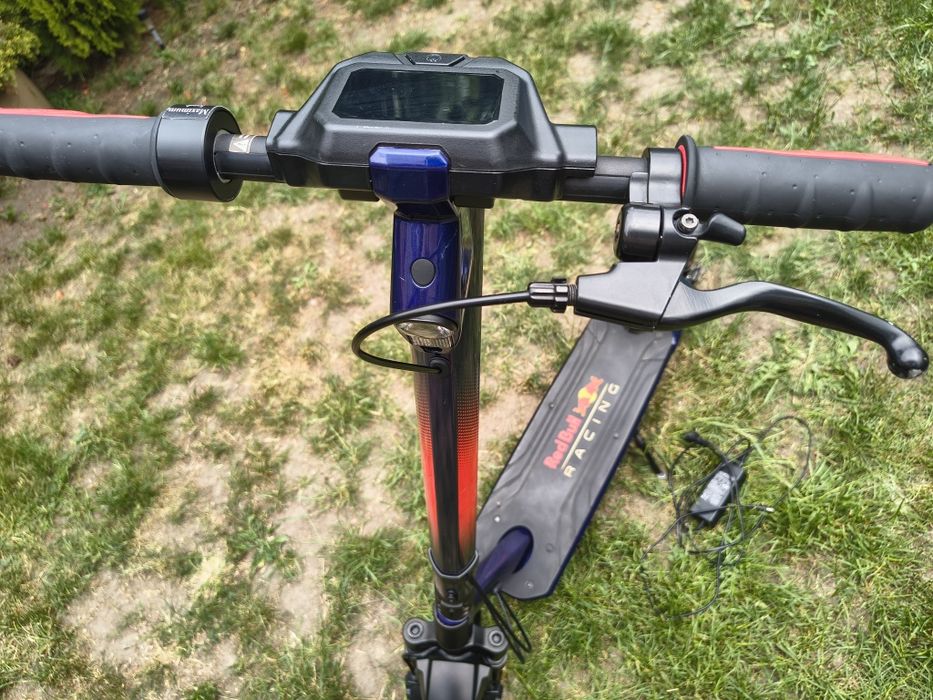 Hulajnoga elektryczna RED BULL tempomat