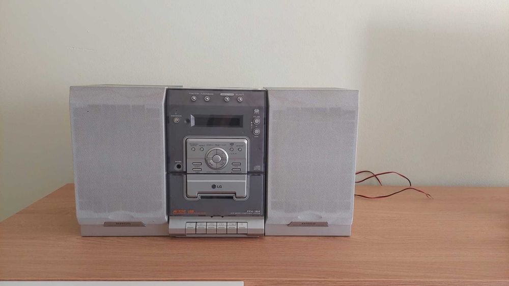 Mini wieża LG z kaseta,CD,radio cyfrowe , głośniki