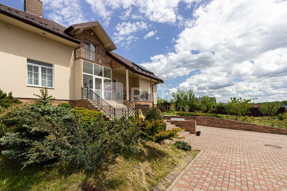 Продаж будинок з ремонтом 320м2 в с. Сокільники, вул. Довбуша.