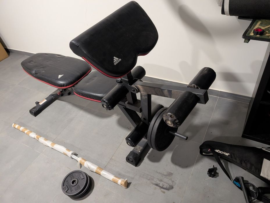 Banco e barra de musculação