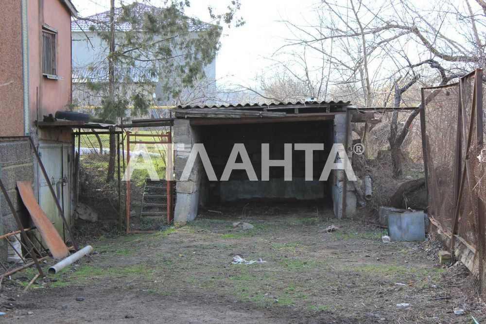 Дом в центре села Александровка