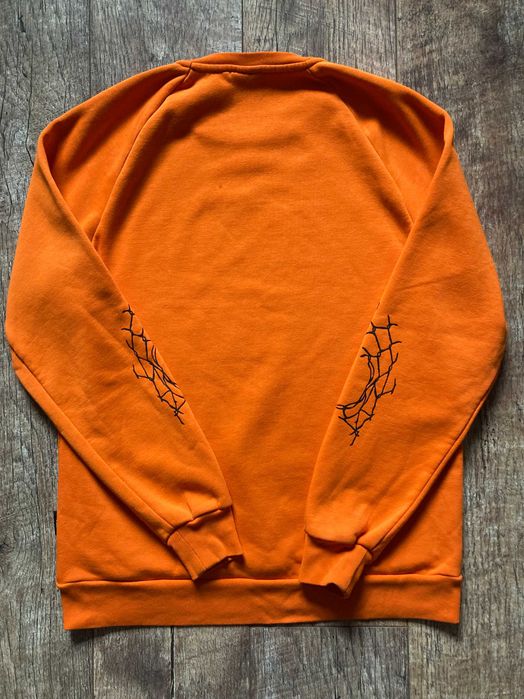 Свитшот Staff оранжевый с узором в виде железной сетки для ограждения