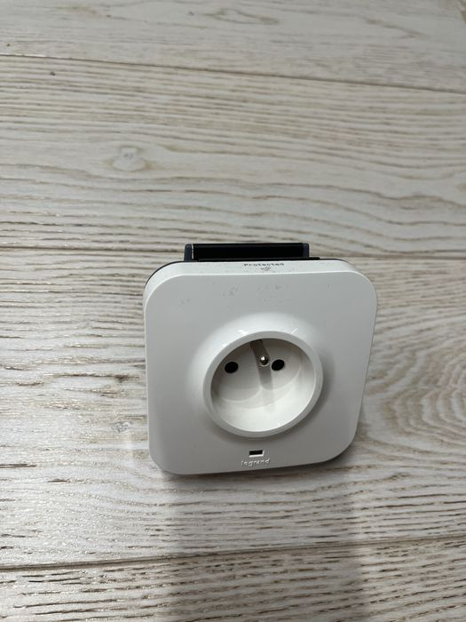 Gniazdo Legrand 2P+Z z ładowarką 2xUSB