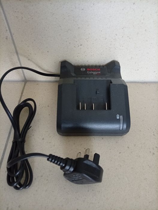 Ładowarka Bosch Professional 18v 2A