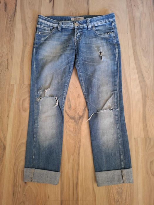 M niebieskie spodnie jeansowe przecierane z rozdarciami z dziurami