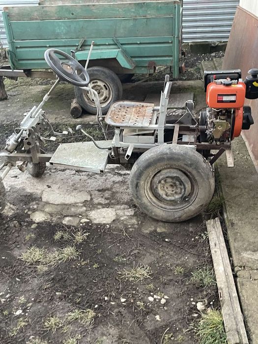 Мото трактор на ходу