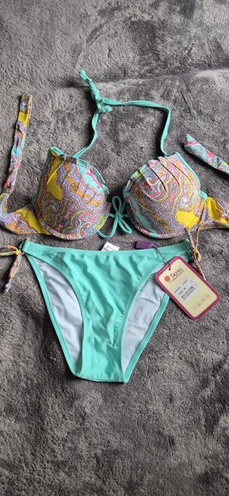 Продам купальники нові