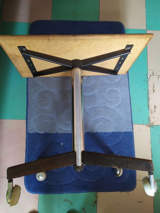 Продам журнальный столик