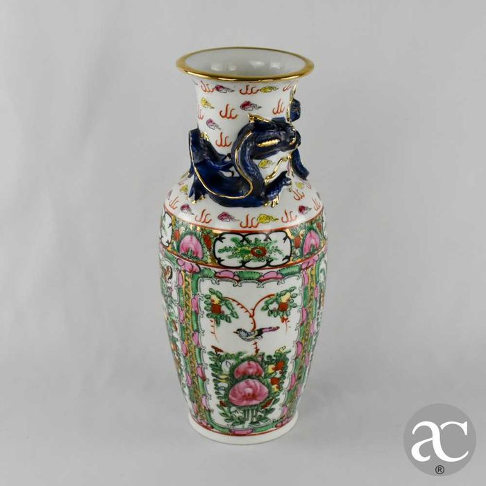 Jarrão em porcelana da China decoração Mandarim com dragões em relevo, circa 1960