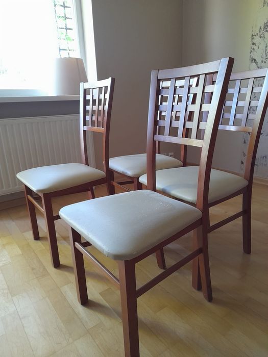 Komplet krzesel drewnianych