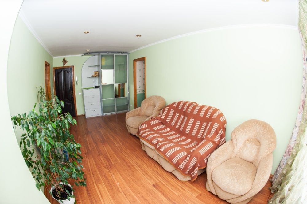 Посуточно біля готелю Галичина 3-к квартира, 10 хв до центру, + зв.док