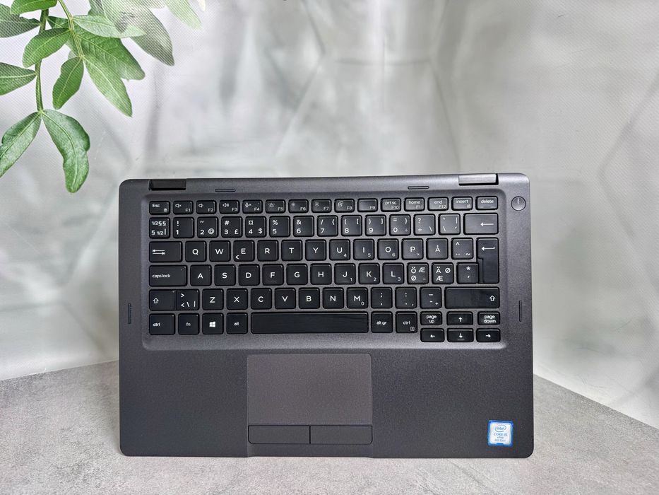 Ноутбук Dell Latitude 5300 2-in-1 / i5-8365U / 8GB / SSD 256GB / 13.3" FHD Touch / 2в1 трансформер
