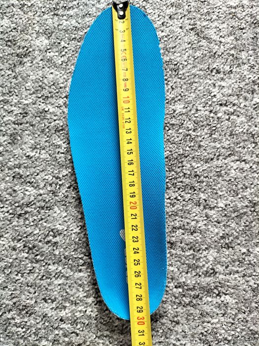 Buty sportowe Asics.