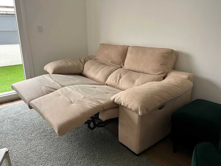 Sofá de dois lugares elétrico, cor bege