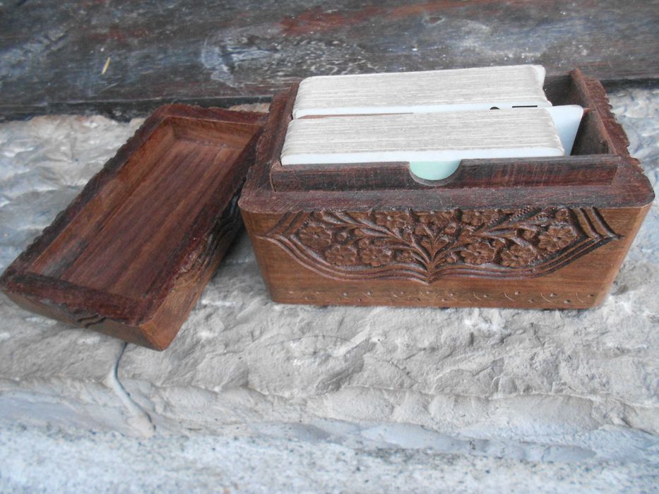 Caixa antiga madeira nobre trabalhada jogo cartas decoraçao