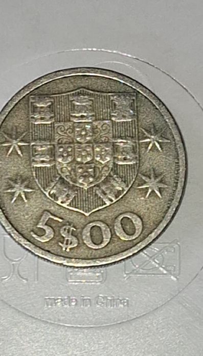 Moedas de 5 escudos portuguesa de 1965