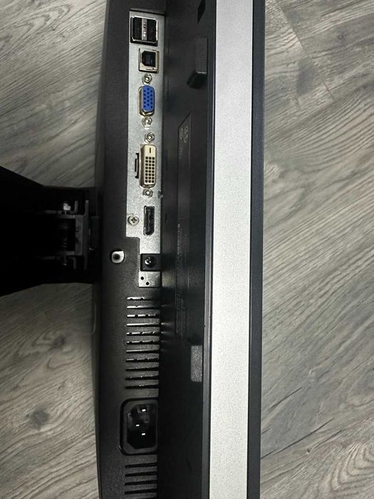 Монитор DELL Ultrasharp U2312Hm / 23 Дюймів / IPS / 1920x1080