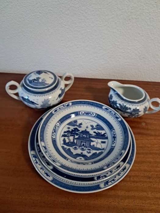 Serviço de porcelana Cantão com 50anos de história em