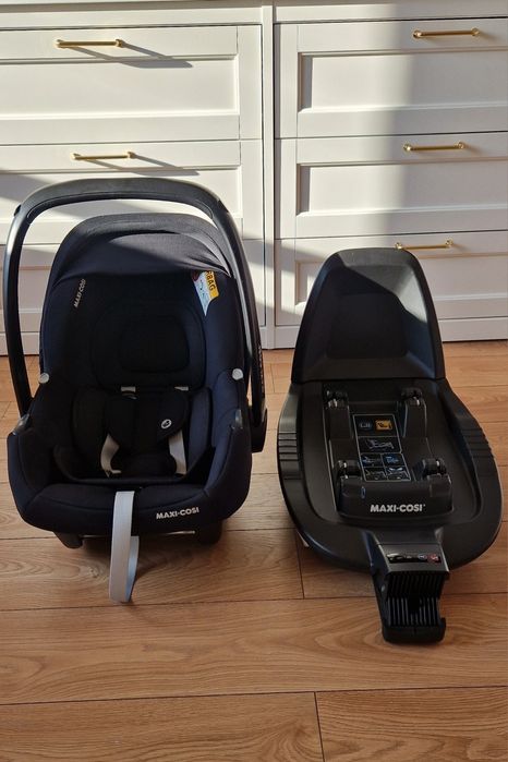 Fotelik samochodowy Maxi Cosi Cabriofix z adapterem