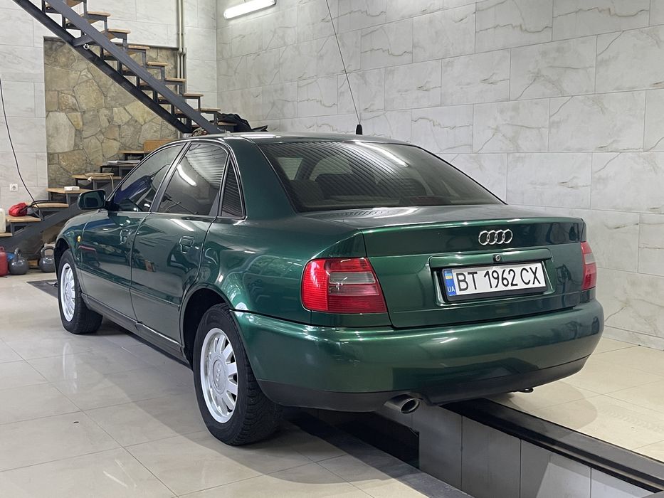 Audi A4B5 1.6 Газ/бензин