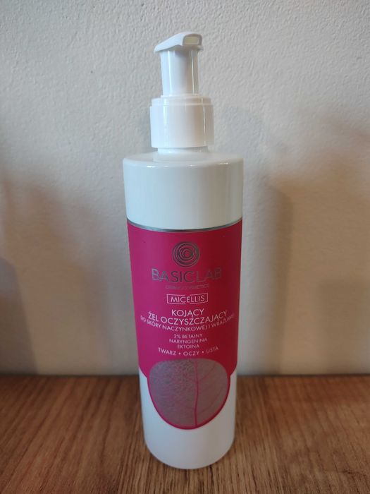 Basiclab Kojący żel oczyszczający