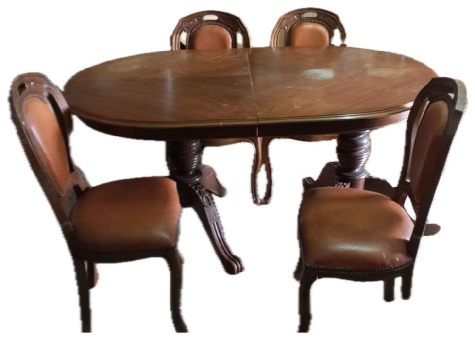 8 cadeiras + mesa . Negociaveis