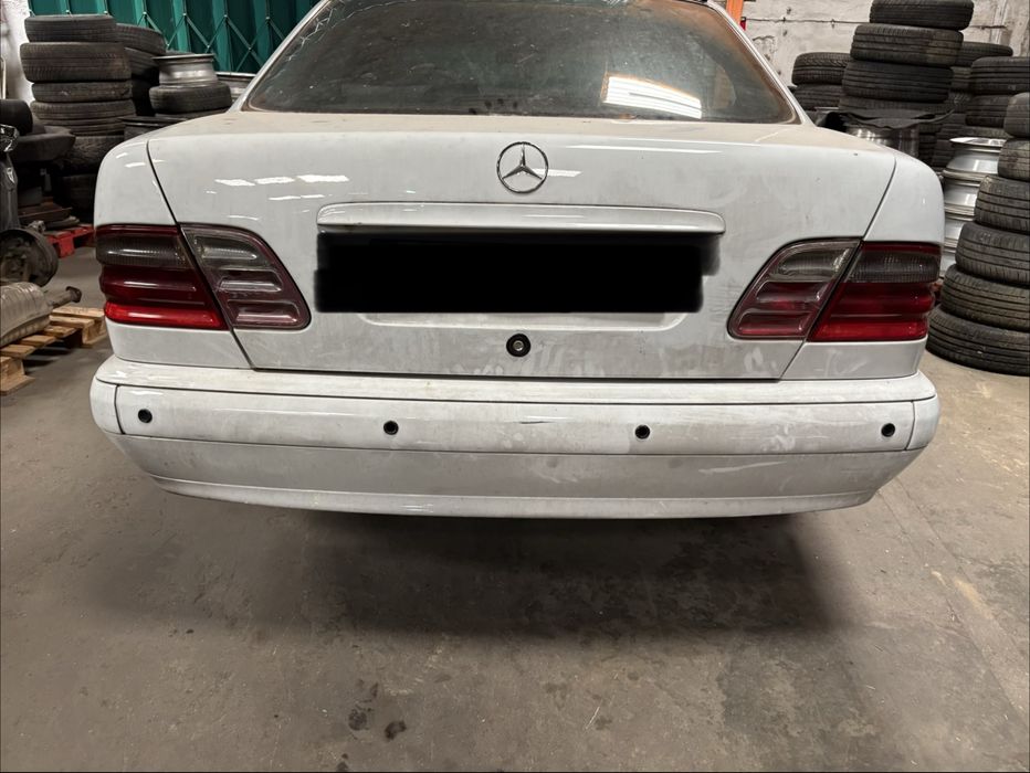Tampa da mala Mercedes Classe E 220 W210