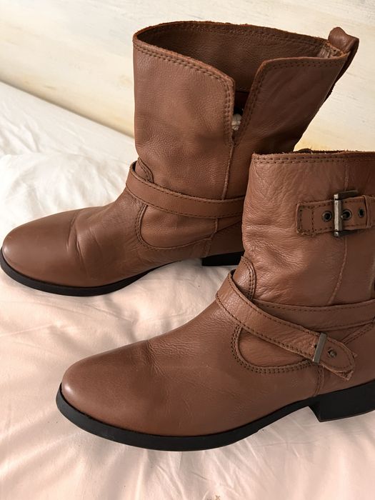 Botas zara em pele novas tamanho 39