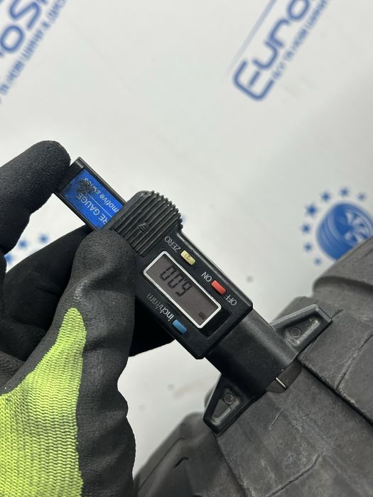 Літні Шини 255/35/21 Pirelli P zero