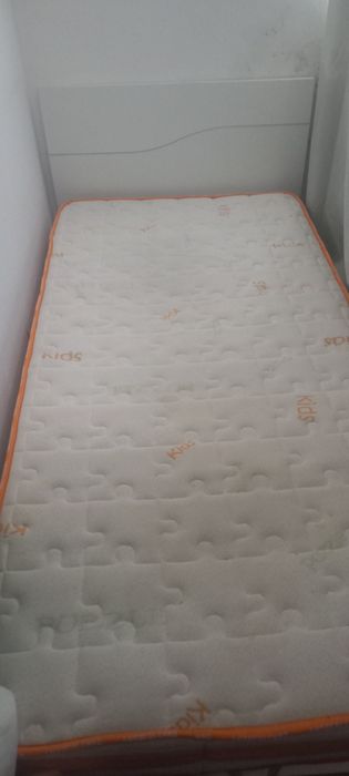 Cama solteiro com arrumação + colchão