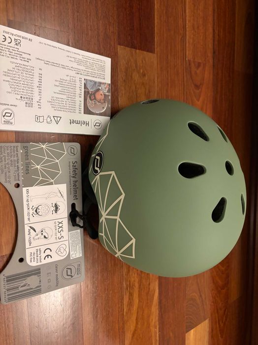 Capacete XXS-S Scoot & Ride, Green Lines - NOVO, POR USAR