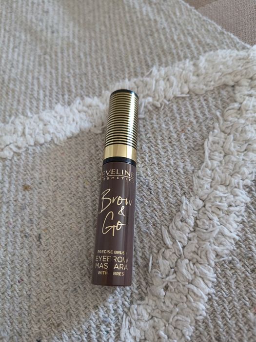 Maskara do brwi. Eveline Cosmetics