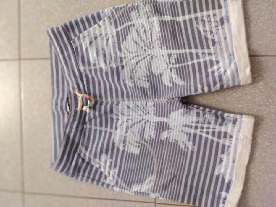 Calções com algum uso