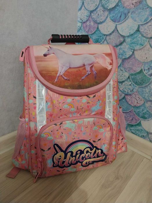 Tornister i piórnik z wyposazeniem, jednorożec