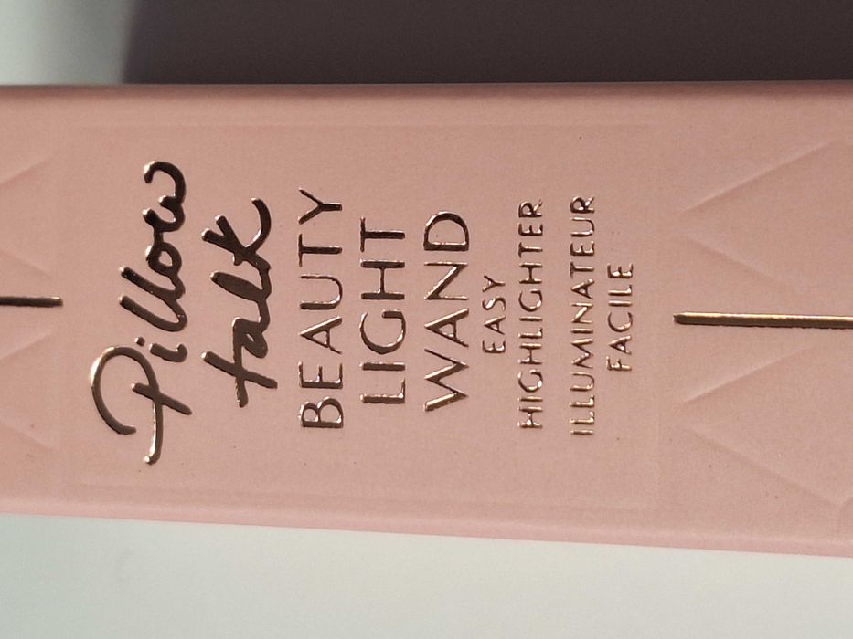 Charlotte Tilbury rozświetlacz w płynie Pillow Talk Medium 12 ml