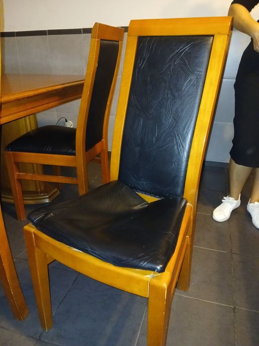 Conjunto de mesa com 6 cadeiras