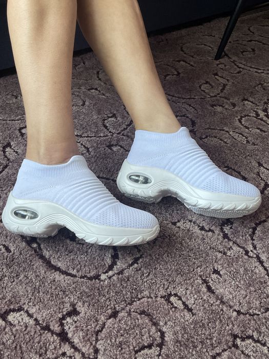 Жіночі кросівки,шкарпетки,кроссовки